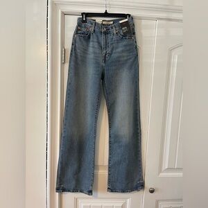 NWT Levi’s Women’s Light Blue Ribcage Wide Leg Jeans sz26x32